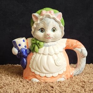 Vintage Heritage Mint Collectables Cat Teapot